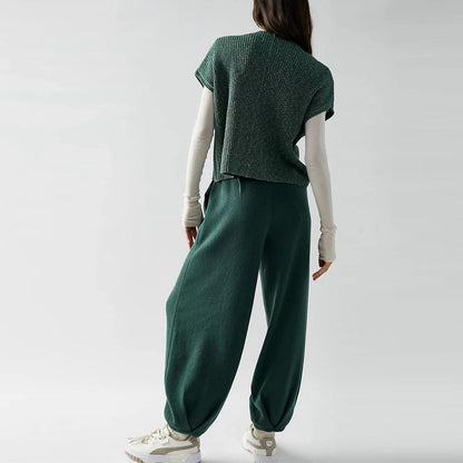 Solid color knitted two-piece set for women.