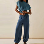 Solid color knitted two-piece set for women.