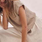 Solid color knitted two-piece set for women.