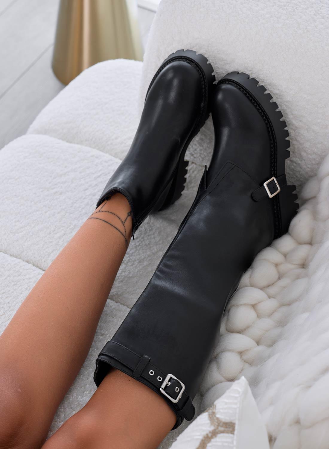 VIOLET - Black boots with removable shaft.