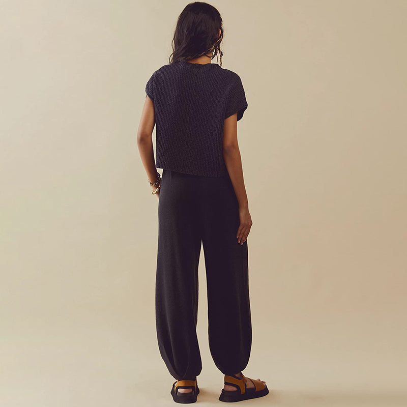Solid color knitted two-piece set for women.