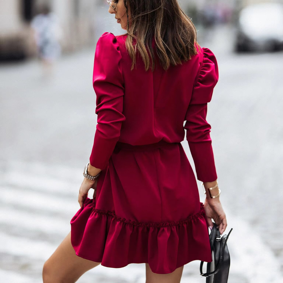 Long-sleeve dress with a tie