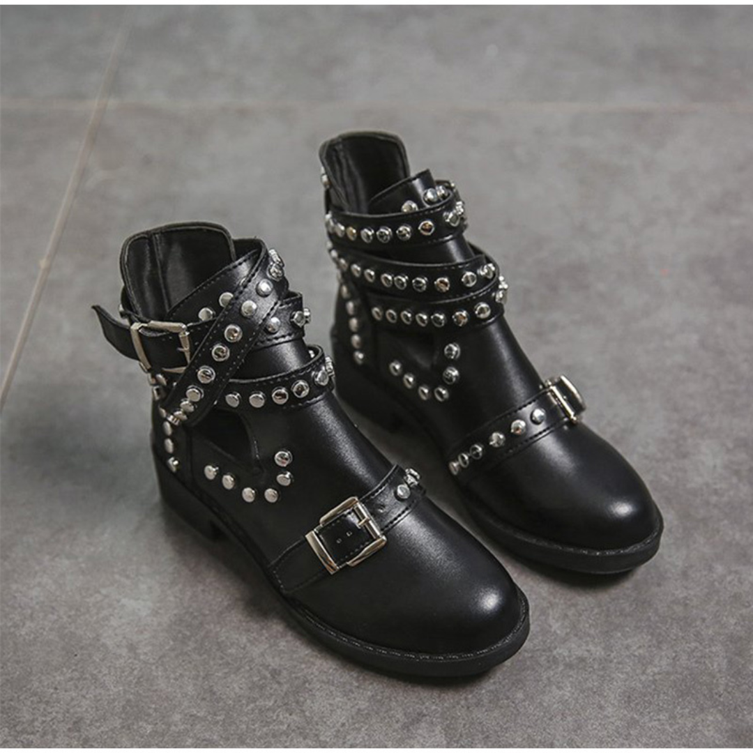 Botines tachas Pop®️