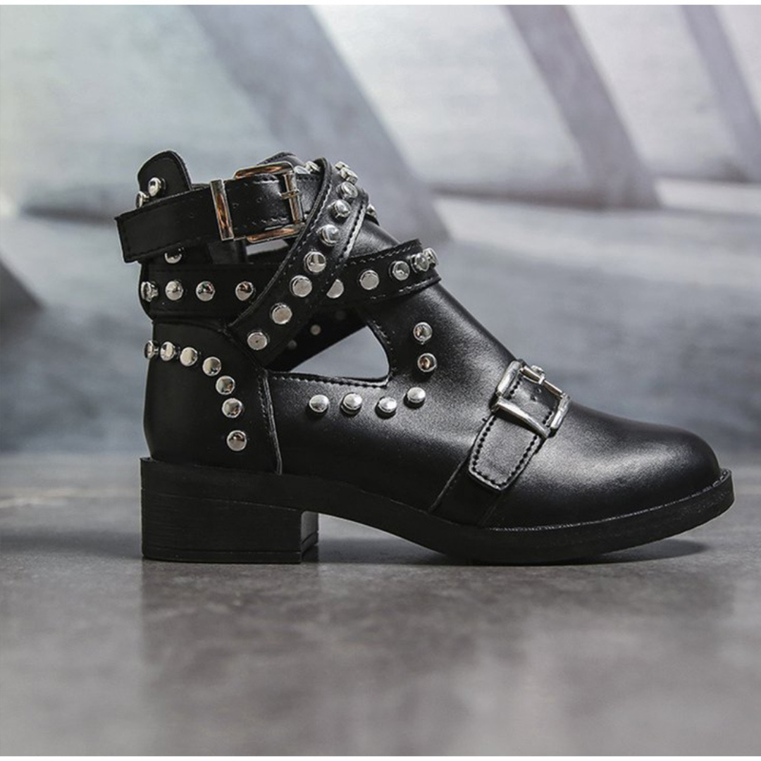 Botines tachas Pop®️