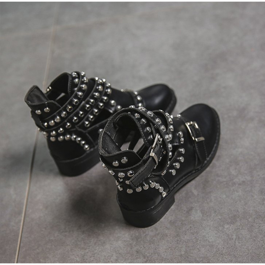 Botines tachas Pop®️