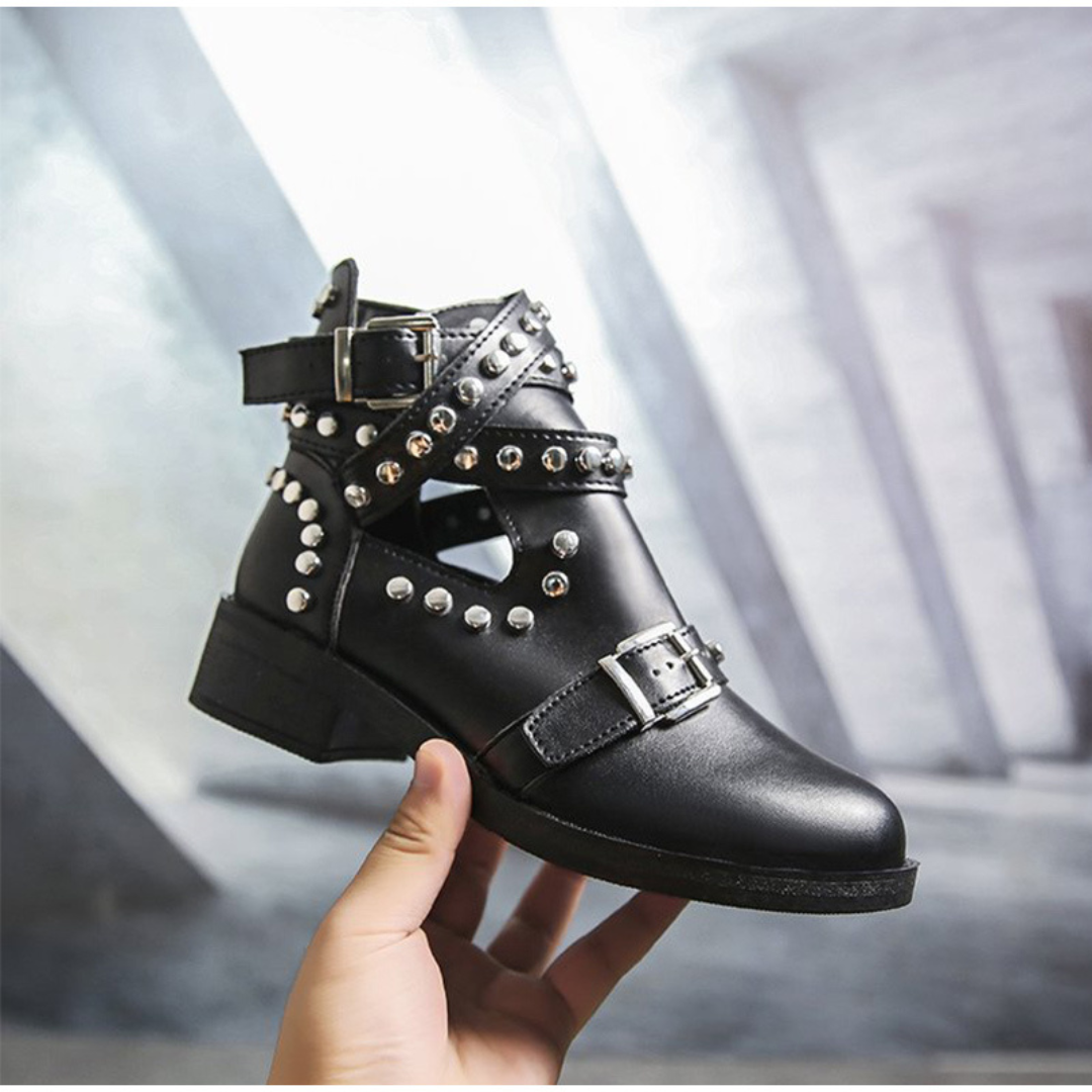 Botines tachas Pop®️