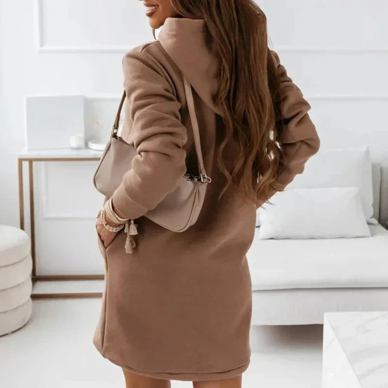 Warm Tessia dress with hood and pockets